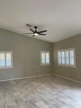 70 Moonlight Village Ln in Henderson, NV - Building Photo - Building Photo