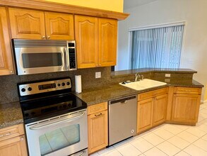 1069 Sweet Briar Pl in Wellington, FL - Building Photo - Building Photo