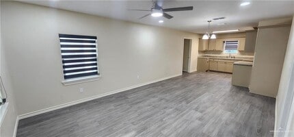 621 E Van Week St in Edinburg, TX - Building Photo - Building Photo