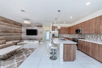 4740 NW 84th Ct in Doral, FL - Building Photo - Building Photo
