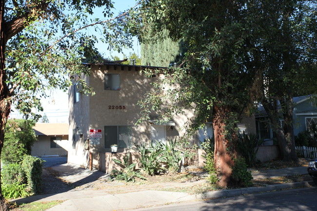 22055 Costanso St in Woodland Hills, CA - Building Photo - Building Photo