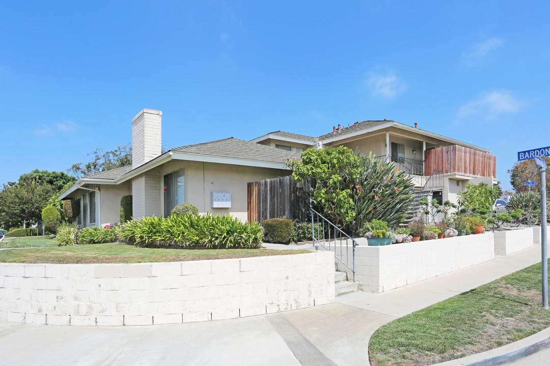 16802 Bardon Ln in Huntington Beach, CA - Building Photo