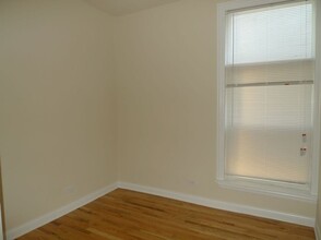 1318 N Wood St, Unit 1318-A in Chicago, IL - Foto de edificio - Building Photo
