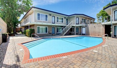 CATO Apartments in Torrance, CA - Foto de edificio - Primary Photo