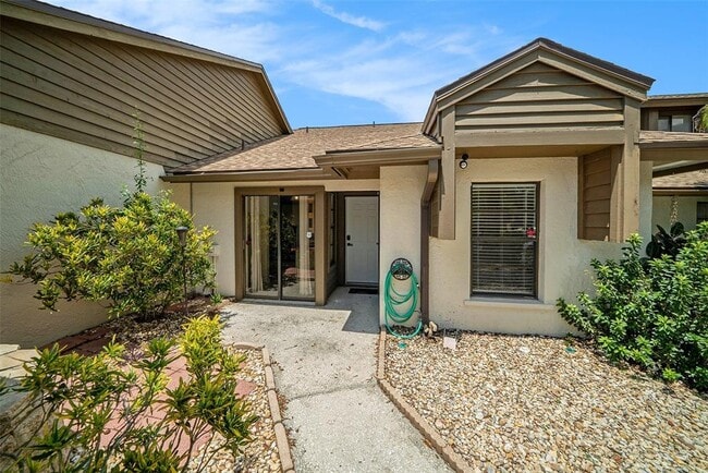 1923 Bayshore Ct in Safety Harbor, FL - Building Photo - Building Photo