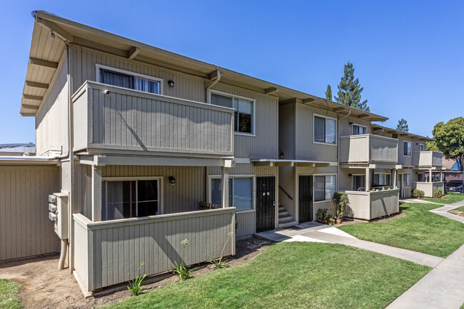 Bridgeford Apartments in Modesto, CA - Building Photo - Building Photo