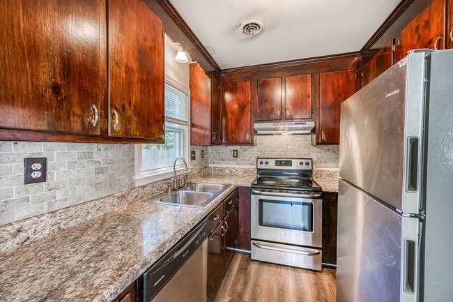 8813 Firethorne Ln in Richmond, VA - Foto de edificio - Building Photo