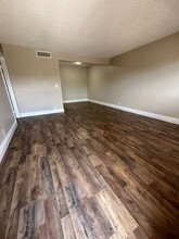 615 S Royal Crest Cir in Las Vegas, NV - Building Photo - Building Photo