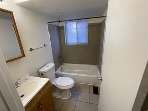 9910 Broadmoor Dr in Overland, MO - Building Photo - Building Photo