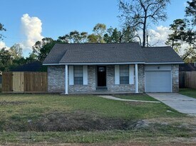 526 Broad Ripple Dr in Huffman, TX - Building Photo