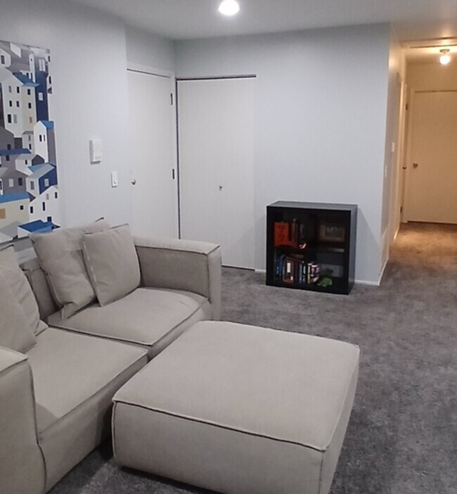 373 Ferndale Ct in Schaumburg, IL - Building Photo - Building Photo