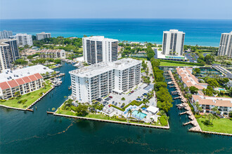 Aberdeen Arms Condominium in Highland Beach, FL - Foto de edificio - Building Photo