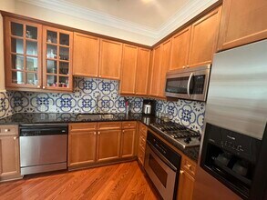 11 Perimeter Center E in Atlanta, GA - Building Photo - Building Photo