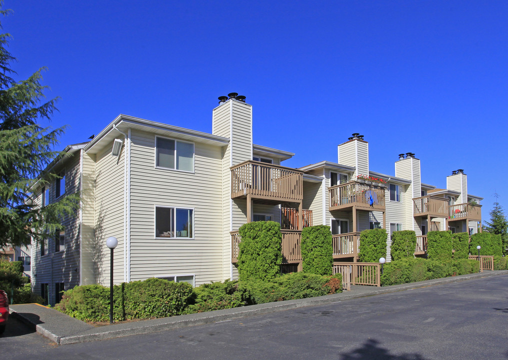 AMBER GLEN APARTMENTS in Everett, WA - Building Photo