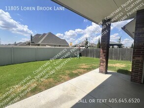11805 Loren Brook Ln in Yukon, OK - Building Photo - Building Photo