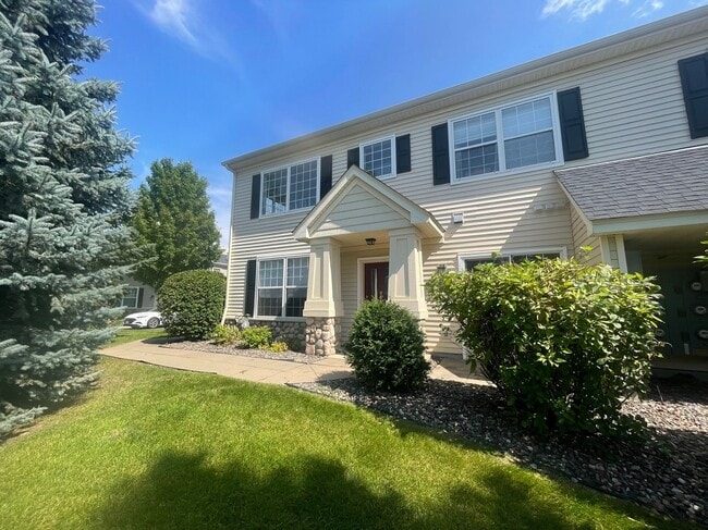 13925 52nd Ave N in Plymouth, MN - Foto de edificio - Building Photo
