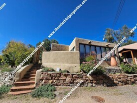3 Camino Las Cuatas in Santa Fe, NM - Building Photo
