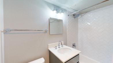 4400 San Jacinto St in Dallas, TX - Building Photo - Building Photo