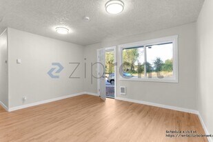 1502 Kirkland Ave NE in Renton, WA - Building Photo