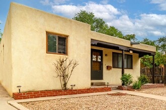 242 Anita Pl in Santa Fe, NM - Building Photo - Building Photo