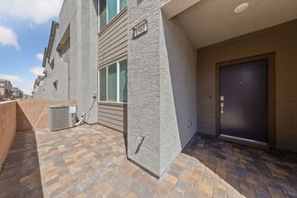 1561 Layla St in Henderson, NV - Building Photo - Building Photo