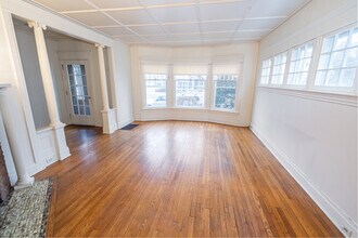19 Harrison Ave, Unit 1 in Glens Falls, NY - Foto de edificio - Building Photo