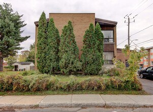 3352-3354 Windsor Rue in Longueuil, QC - Building Photo - Building Photo