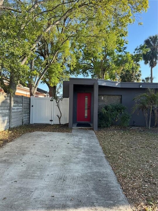 2406 W North A St in Tampa, FL - Building Photo