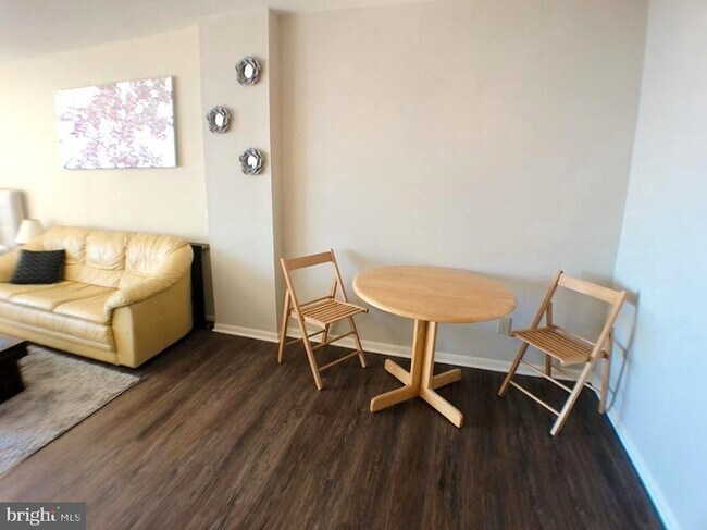 118 Monroe St in Rockville, MD - Building Photo - Building Photo