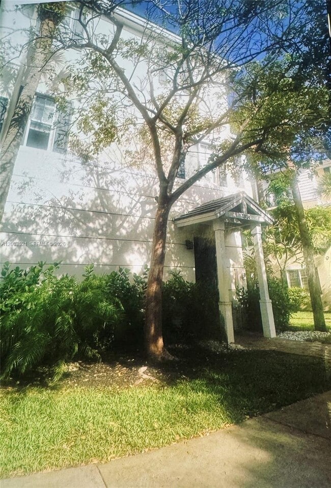 3836 NW 5th Terrace in Boca Raton, FL - Building Photo - Building Photo