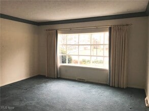 33403 Cromwell Dr in Solon, OH - Building Photo - Building Photo