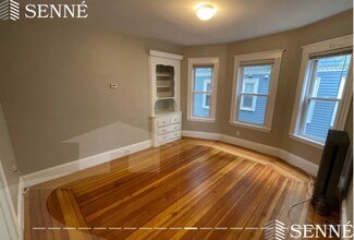 11 Cambridge Terrace in Cambridge, MA - Building Photo - Building Photo