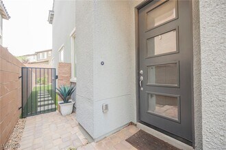 44 Verde Rosa Dr in Henderson, NV - Building Photo - Building Photo