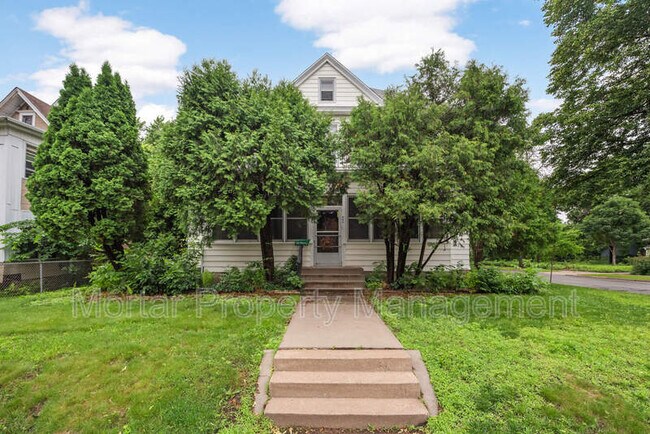 438 University Ave SE in Minneapolis, MN - Building Photo - Building Photo