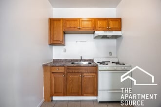 2704 N Sawyer Ave, Unit 302 in Chicago, IL - Building Photo - Building Photo