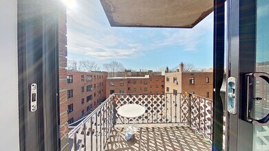 85 Sutherland Rd, Unit 37 in Boston, MA - Foto de edificio - Building Photo