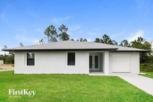 711 Nimitz Blvd in Lehigh Acres, FL - Building Photo