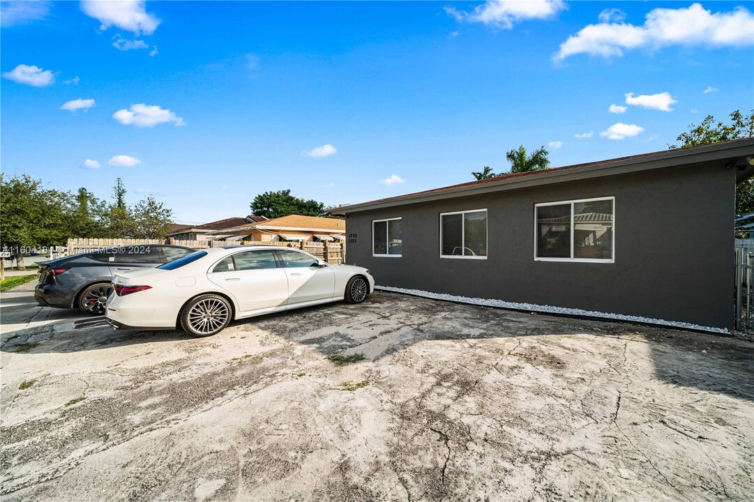 1252 NE 110th St in Miami, FL - Building Photo