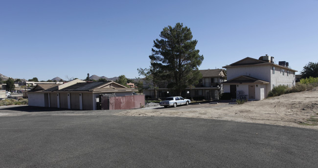 18421 Taloga Rd in Apple Valley, CA - Foto de edificio - Building Photo