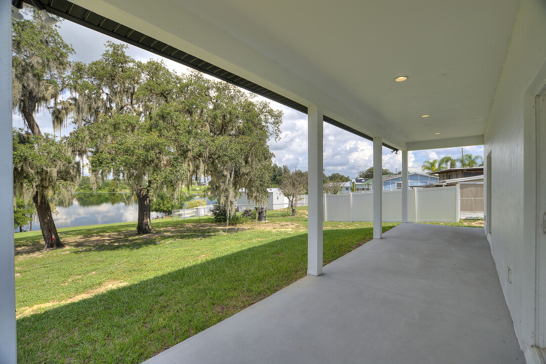 1042 Golden Bough Rd in Lake Wales, FL - Building Photo