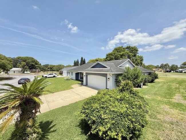13106 Pebble Beach Cir in Bayonet Point, FL - Building Photo - Building Photo