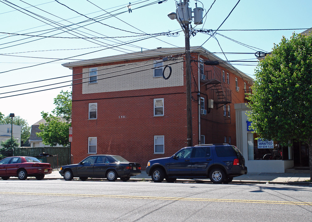 8521 Jf Kennedy Blvd in North Bergen, NJ - Building Photo