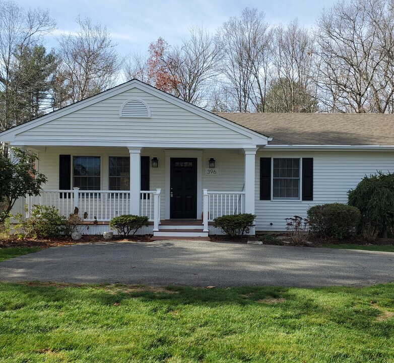 396 Forest St in Dighton, MA - Foto de edificio
