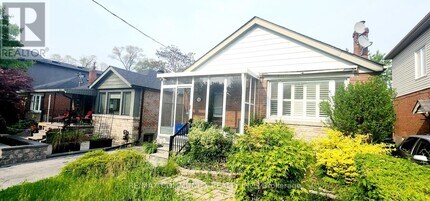 93 Lankin Blvd in Toronto, ON - Building Photo - Building Photo