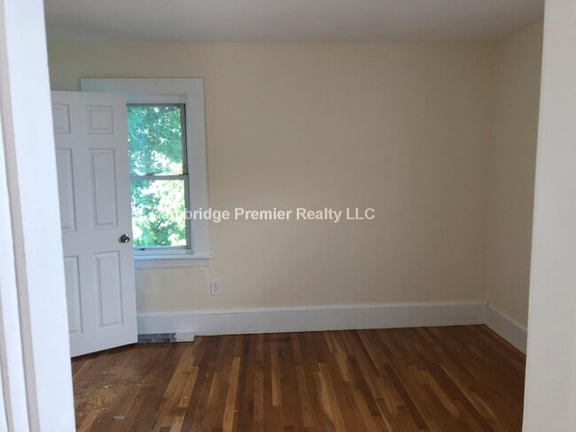 55 Bonair St, Unit 1 in Somerville, MA - Building Photo - Building Photo