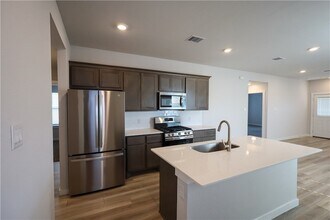 910 Kickapoo Ln in College Station, TX - Building Photo - Building Photo