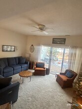 25 Farmington Chase Crescent in Farmington, CT - Building Photo - Building Photo