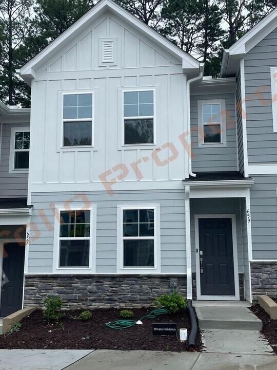 659 Mirkwood Ave in Apex, NC - Building Photo