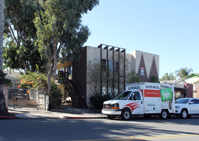 5065 W Point Loma Blvd in San Diego, CA - Foto de edificio - Building Photo