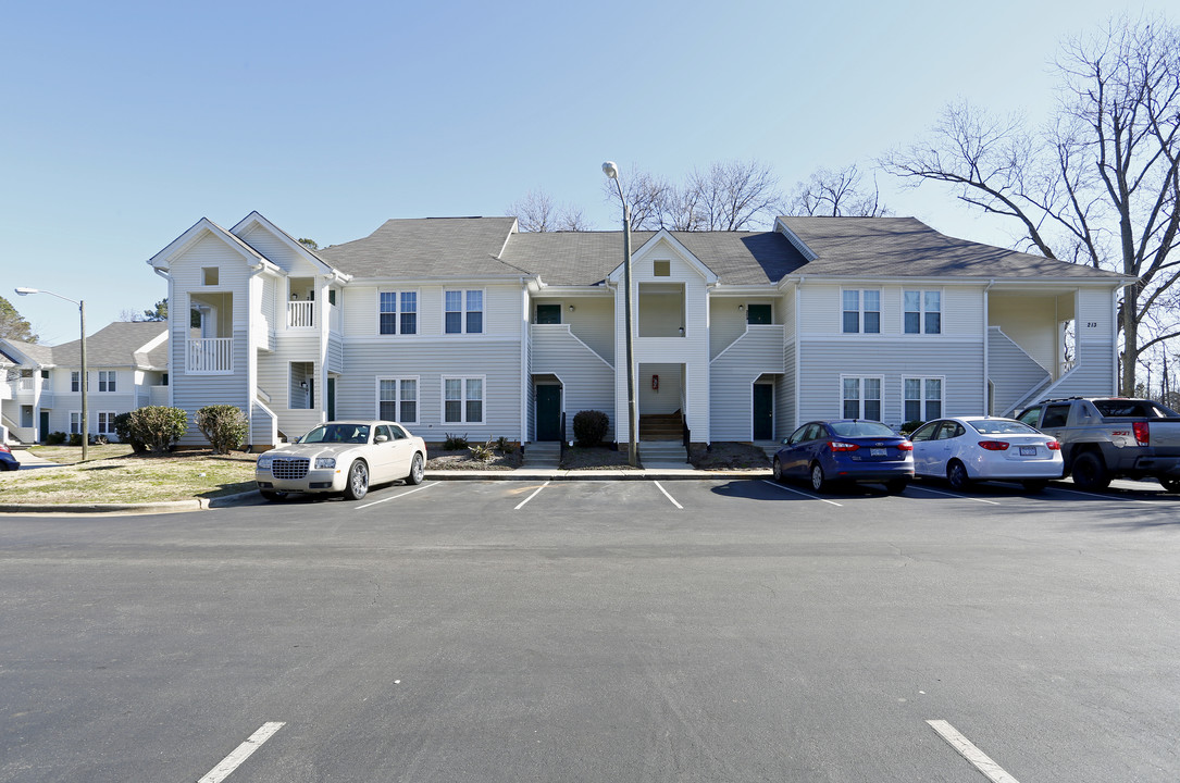 Jeffries' Ridge Apartments in Raleigh, NC - Foto de edificio